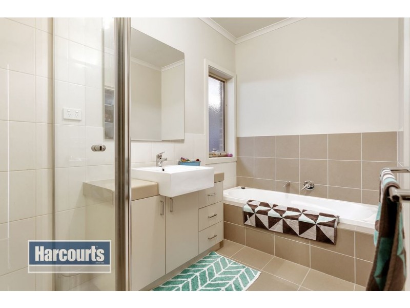 8 Royal Road, Croydon South VIC 3136