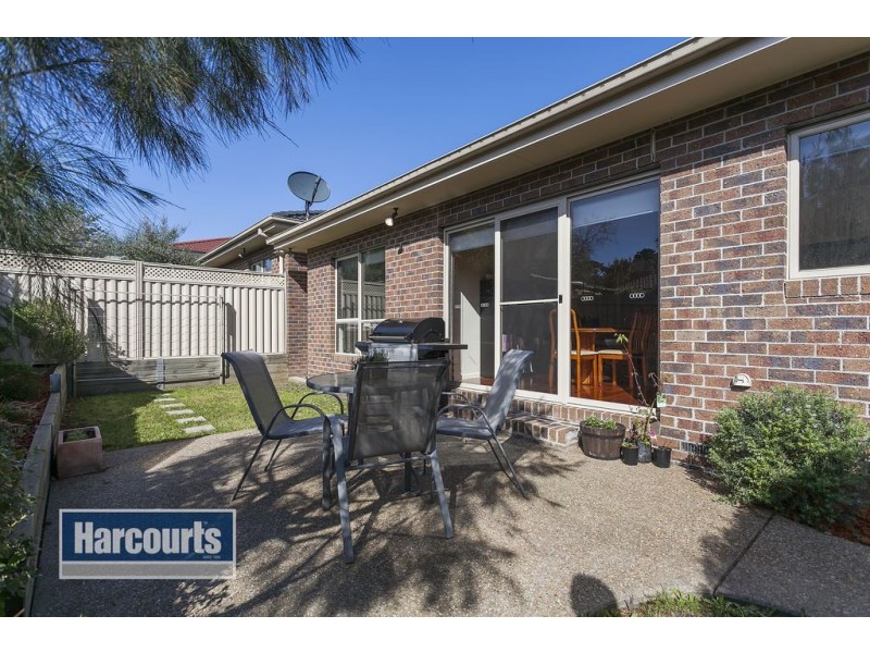 8 Royal Road, Croydon South VIC 3136