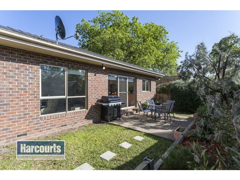 8 Royal Road, Croydon South VIC 3136