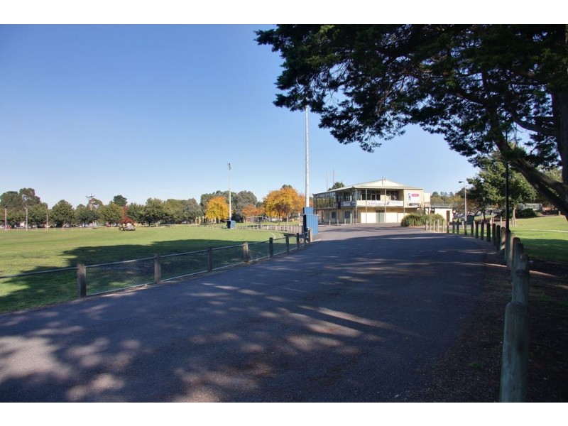 60 Faraday Road, Croydon South VIC 3136