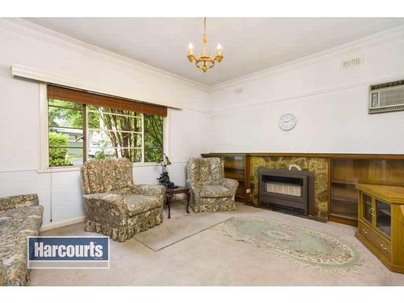 8 Ridgway Avenue, Croydon VIC 3136