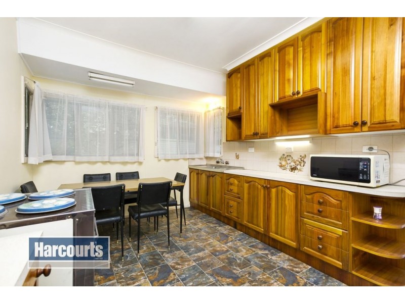 8 Ridgway Avenue, Croydon VIC 3136