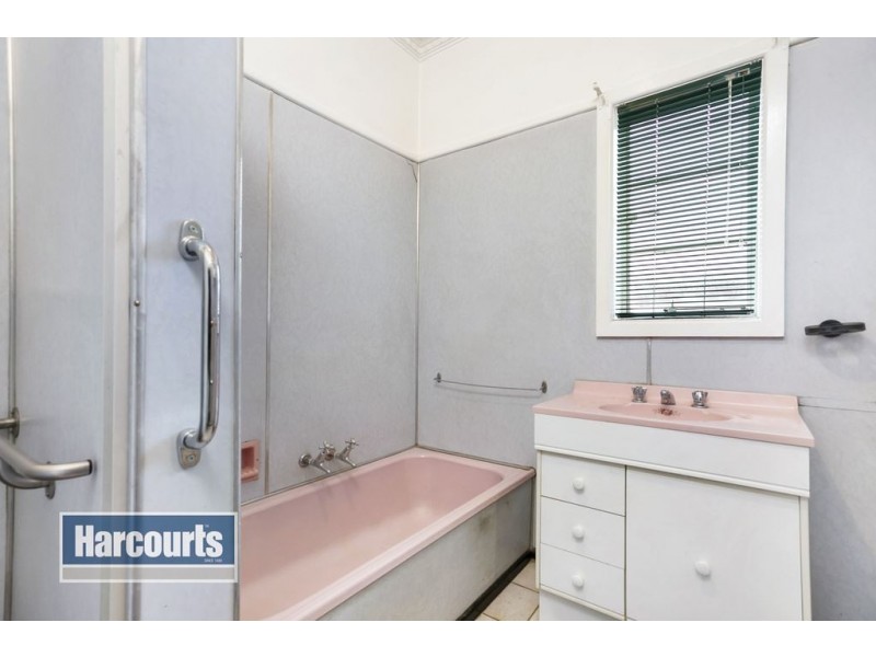 8 Ridgway Avenue, Croydon VIC 3136