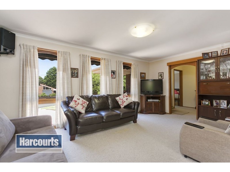 10 Collins Grove, Croydon North VIC 3136