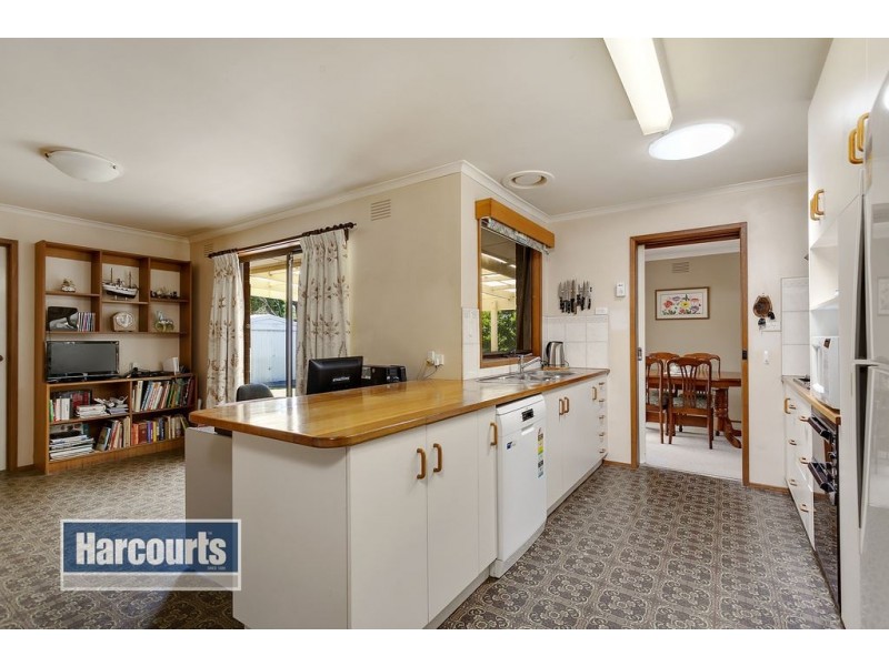 10 Collins Grove, Croydon North VIC 3136