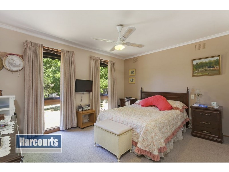 10 Collins Grove, Croydon North VIC 3136