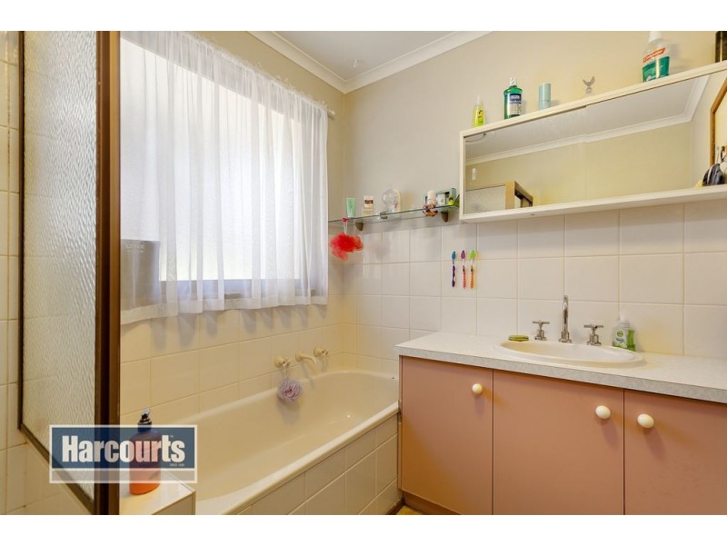 10 Collins Grove, Croydon North VIC 3136