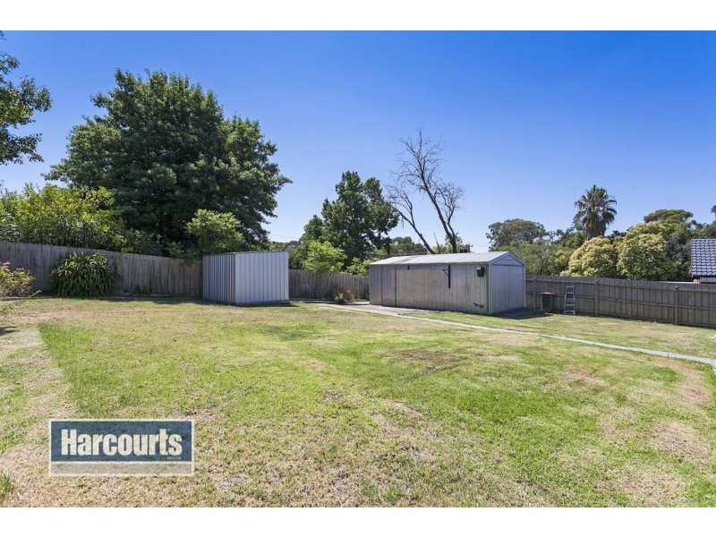 10 Collins Grove, Croydon North VIC 3136