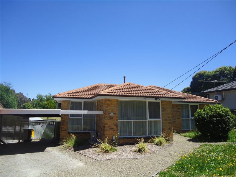 3 Wyuna Walk, Mooroolbark VIC 3138
