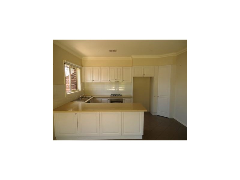 4/4 Humber Road, Croydon VIC 3136