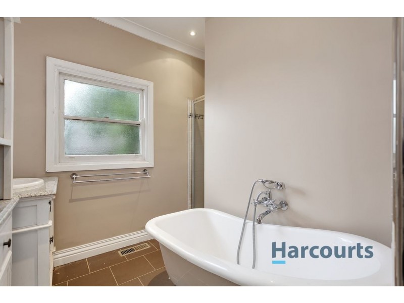 8 Charles Street, Kilsyth VIC 3137