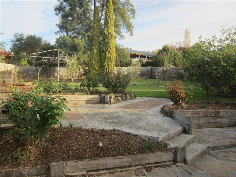 18 Bowen Road, Lilydale VIC 3140