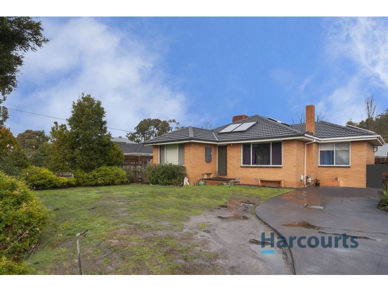 111 Esther Crescent, Mooroolbark VIC 3138