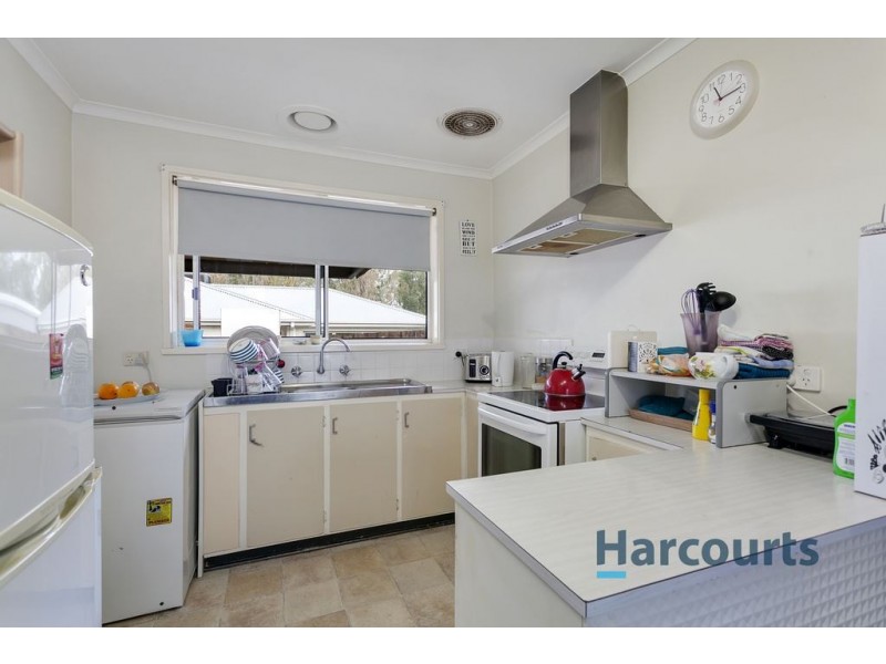 111 Esther Crescent, Mooroolbark VIC 3138