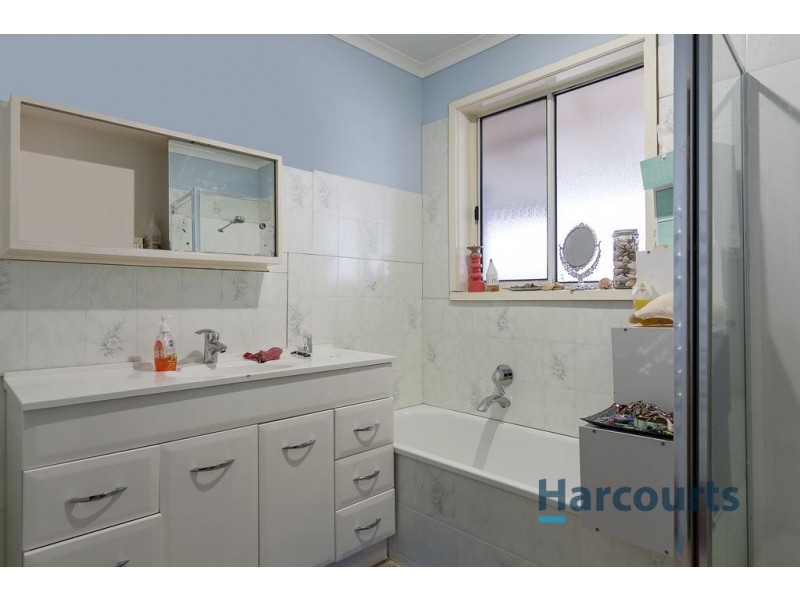 111 Esther Crescent, Mooroolbark VIC 3138