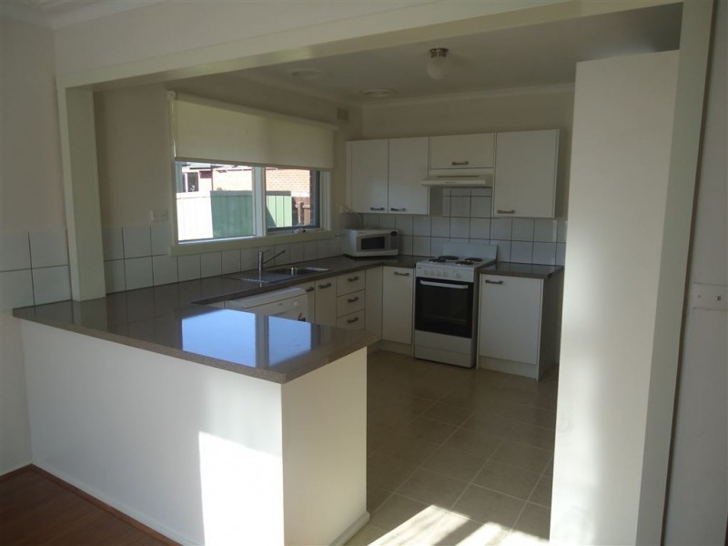 26 Zina Grove, Mooroolbark VIC 3138