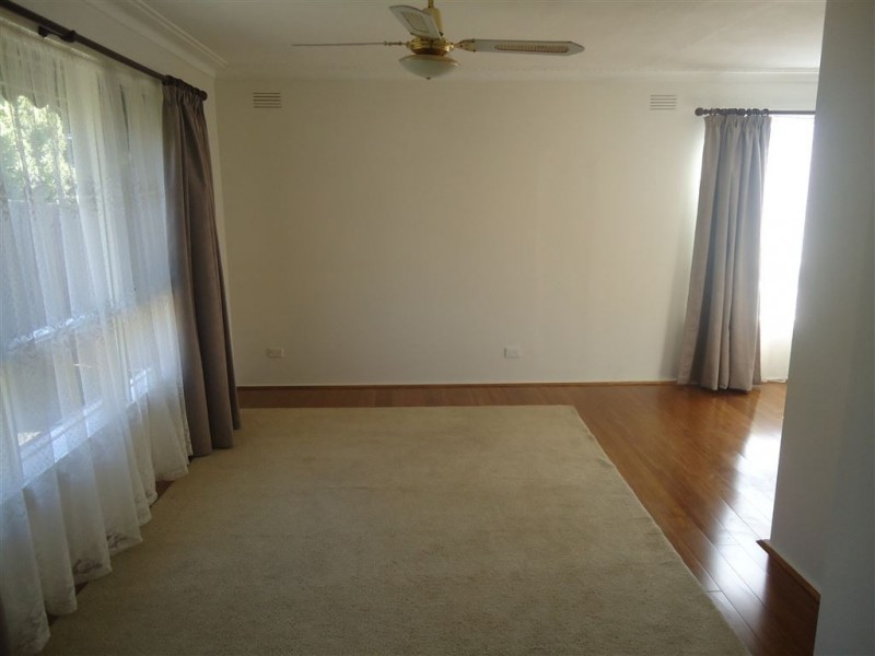 26 Zina Grove, Mooroolbark VIC 3138