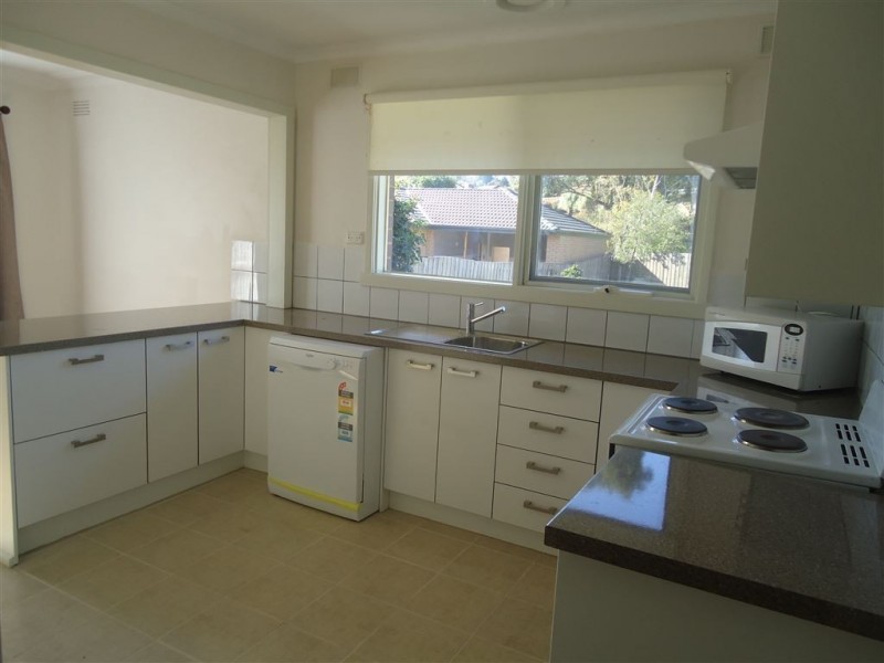 26 Zina Grove, Mooroolbark VIC 3138