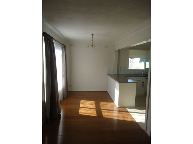 26 Zina Grove, Mooroolbark VIC 3138