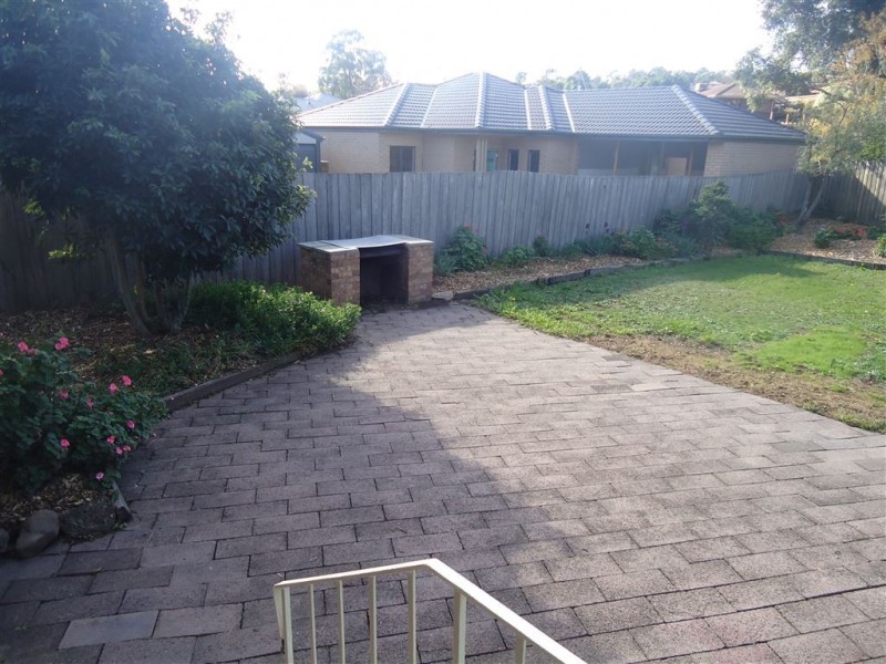 26 Zina Grove, Mooroolbark VIC 3138