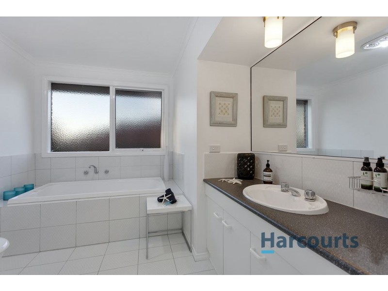 12 Grevillea Drive, Croydon North VIC 3136