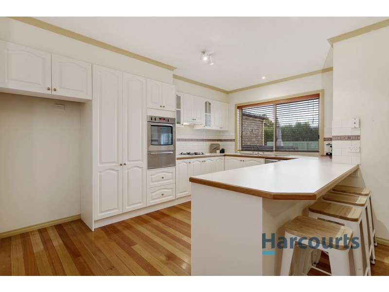 43 Blue Ridge Drive, Mooroolbark VIC 3138