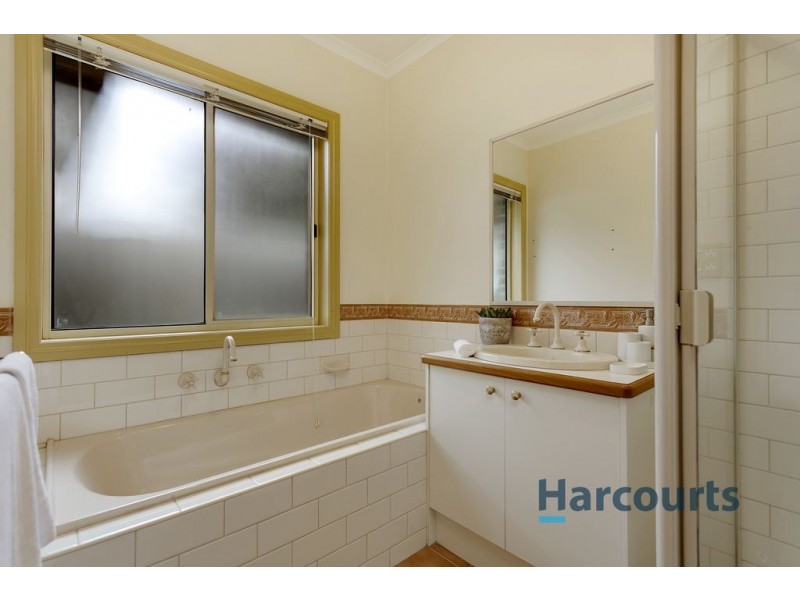 43 Blue Ridge Drive, Mooroolbark VIC 3138