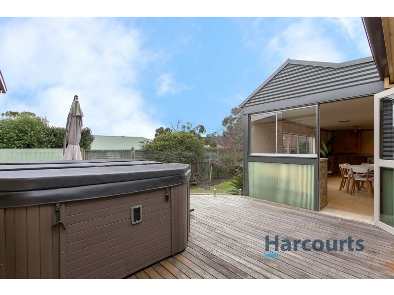 43 Blue Ridge Drive, Mooroolbark VIC 3138