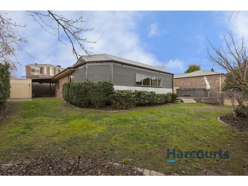 43 Blue Ridge Drive, Mooroolbark VIC 3138