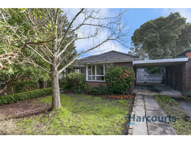 18 Bellara Drive, Mooroolbark VIC 3138