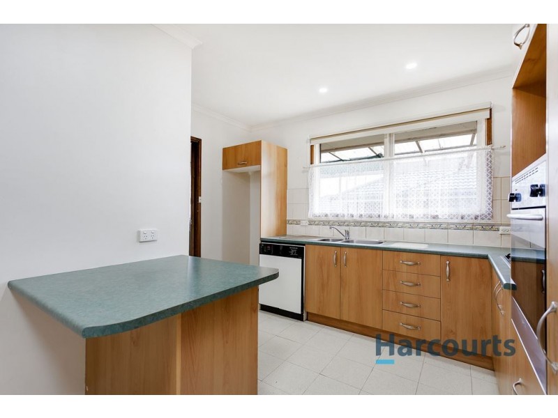 18 Bellara Drive, Mooroolbark VIC 3138