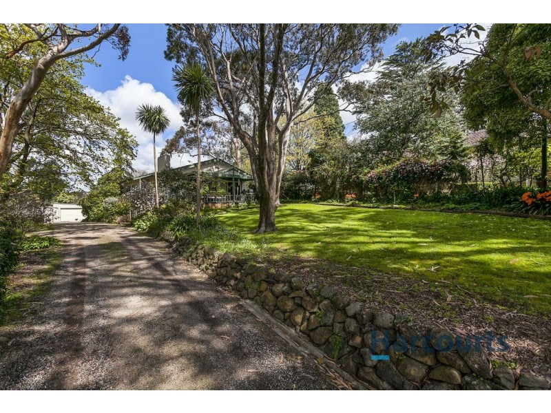 4 Harley Cres, Mooroolbark VIC 3138