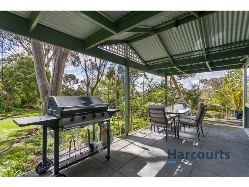 4 Harley Cres, Mooroolbark VIC 3138
