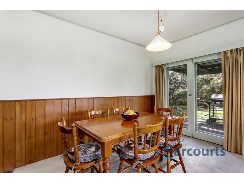 4 Harley Cres, Mooroolbark VIC 3138