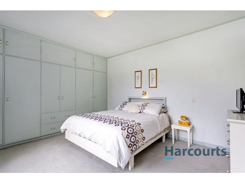 4 Harley Cres, Mooroolbark VIC 3138