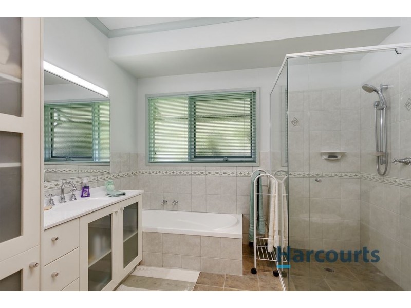 4 Harley Cres, Mooroolbark VIC 3138