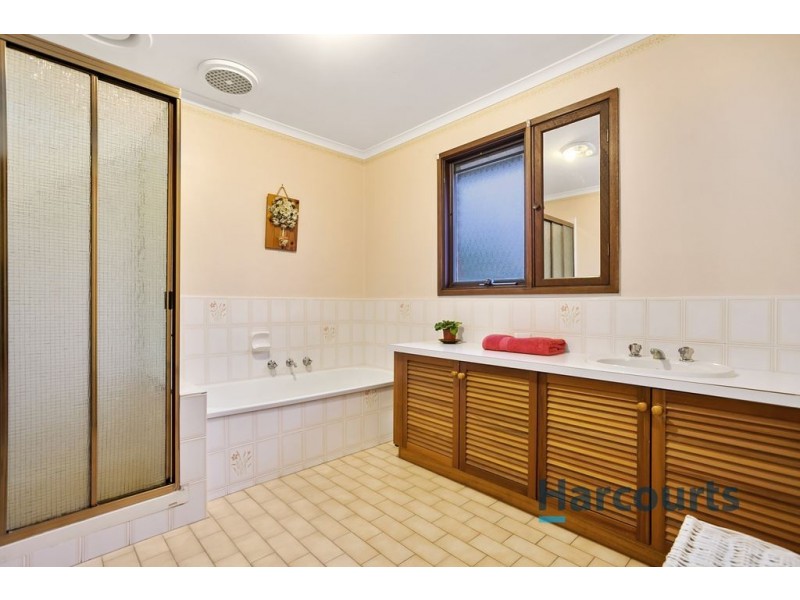 14 Loddon Court, Croydon Hills VIC 3136