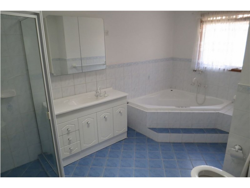 6 Malone Crescent, Dean Park NSW 2761