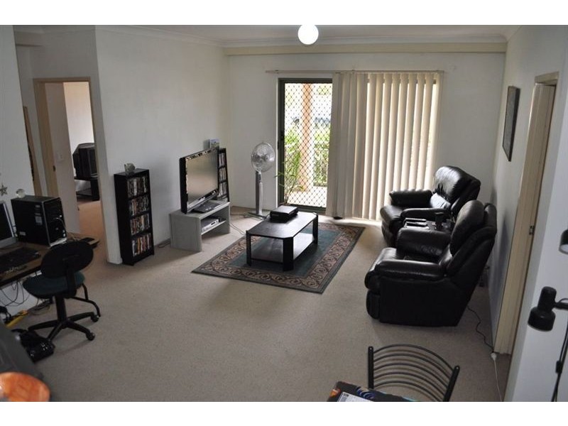 2/11 Fourth Avenue, Blacktown NSW 2148