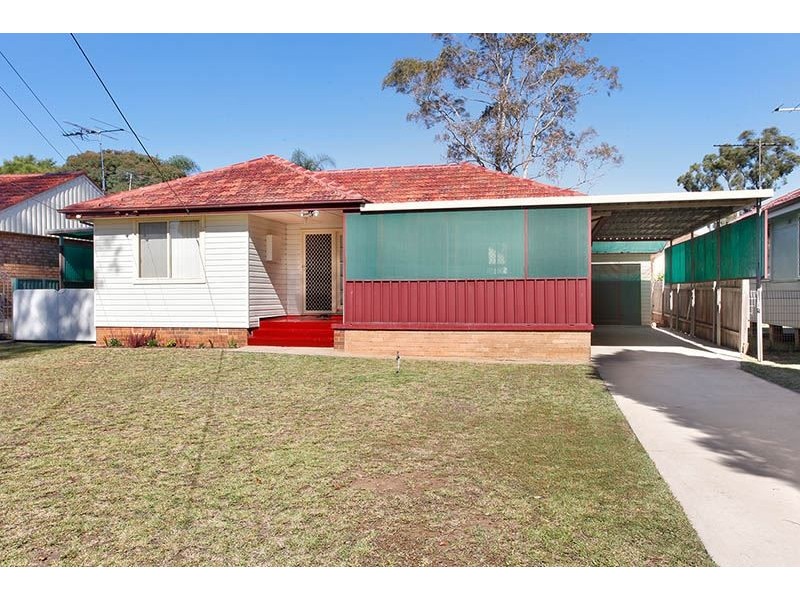 18 Samoa Place, Lethbridge Park NSW 2770