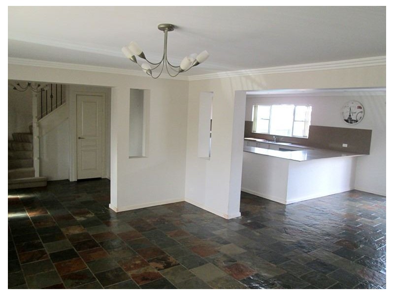 10 Grevillea Drive, St Clair NSW 2759