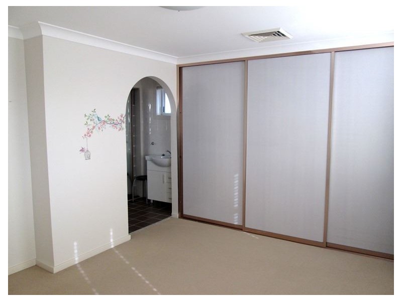 10 Grevillea Drive, St Clair NSW 2759