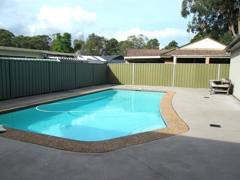 10 Grevillea Drive, St Clair NSW 2759