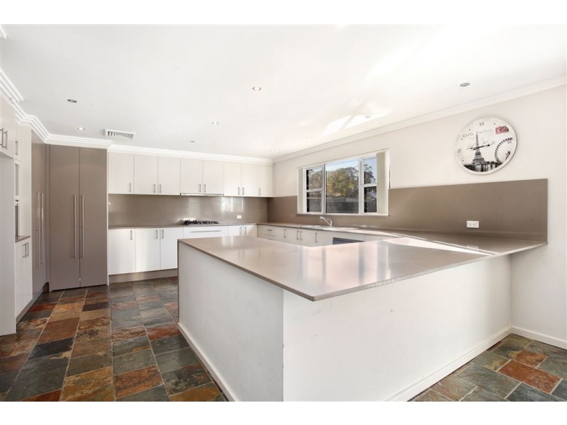 10 Grevillea Drive, St Clair NSW 2759