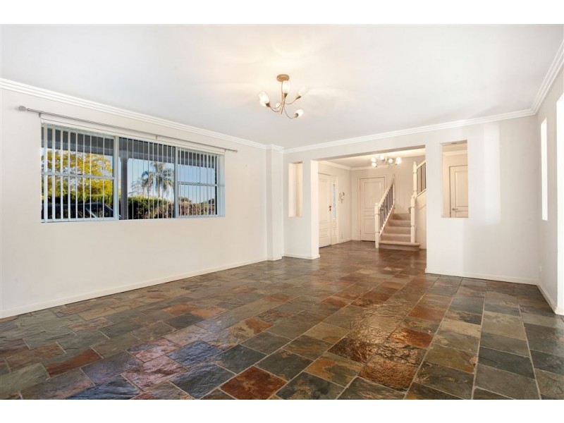 10 Grevillea Drive, St Clair NSW 2759