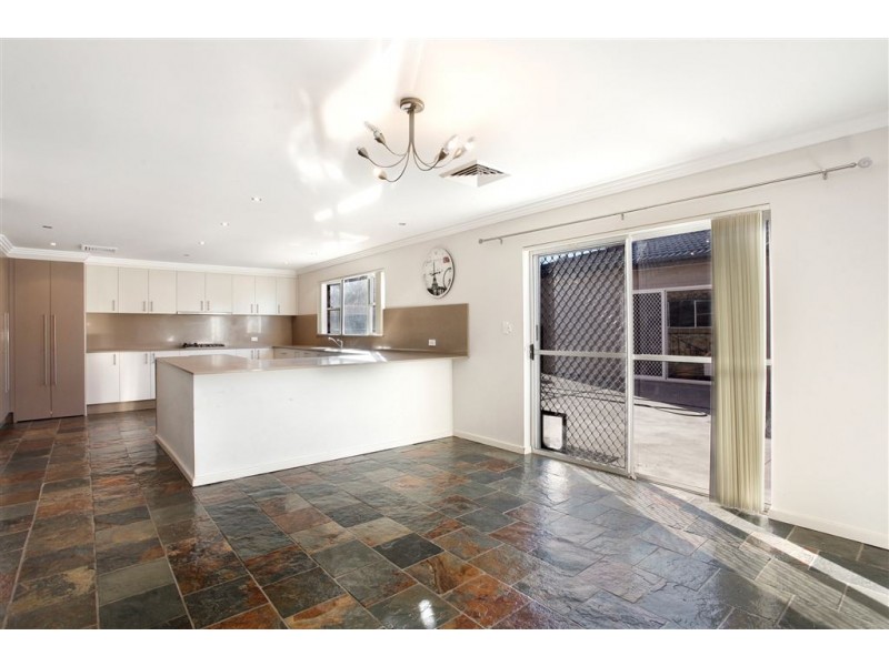 10 Grevillea Drive, St Clair NSW 2759