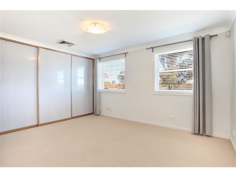 10 Grevillea Drive, St Clair NSW 2759