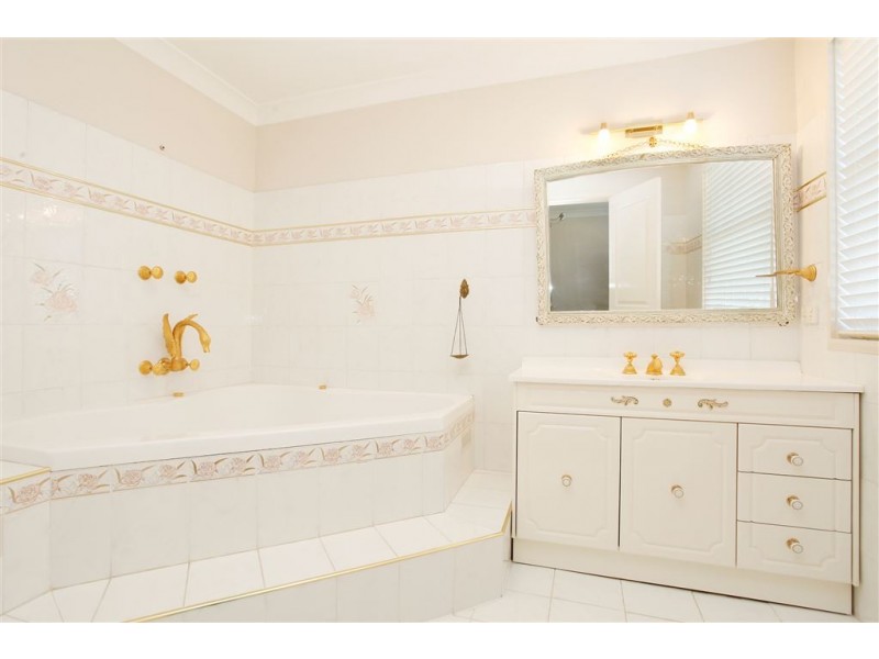 10 Grevillea Drive, St Clair NSW 2759