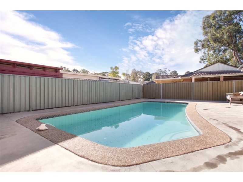 10 Grevillea Drive, St Clair NSW 2759