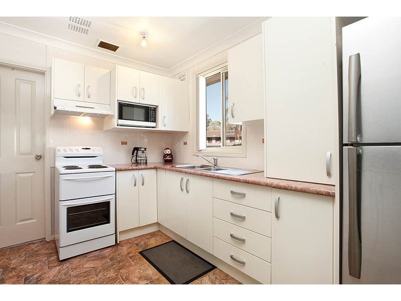 18 Samoa Place, Lethbridge Park NSW 2770